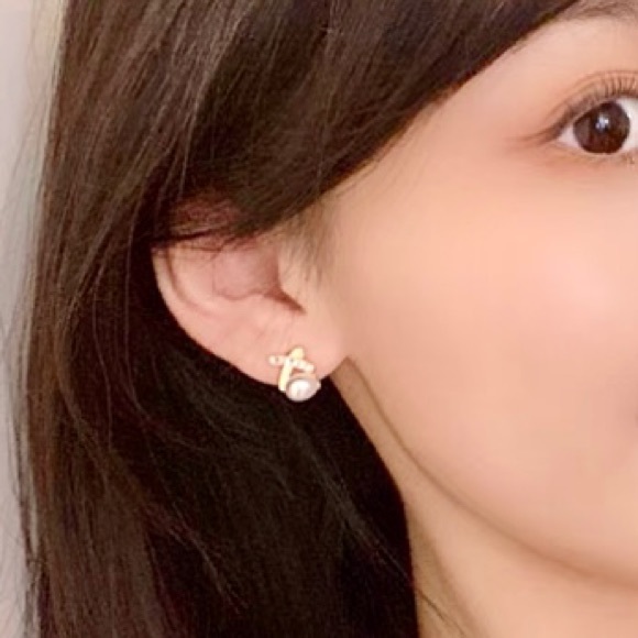 ❣️$25/3❣️ Elegant Tiny Faux Pearl Rhinestone Stud Earrings - Picture 6 of 10